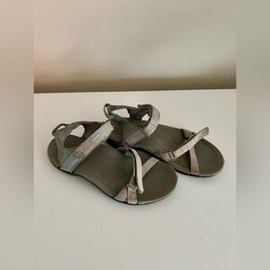 Women’s Size 7 Teva’s
